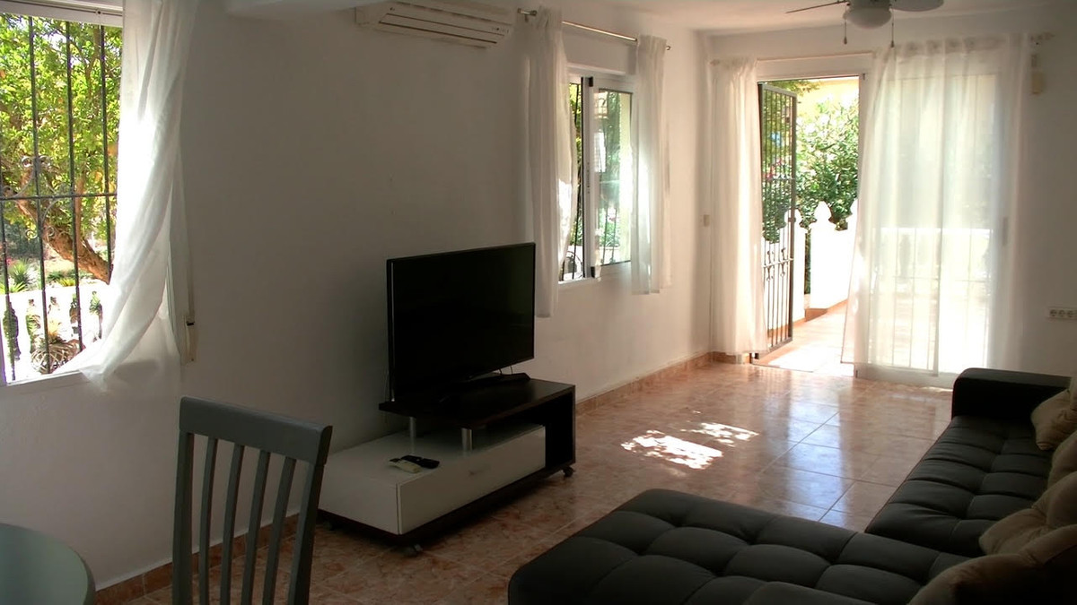 For sale - 7 Bedroom 2 Bathroom House - Detached Villa in Torrevieja - Torrevieja Centro  - Alicante