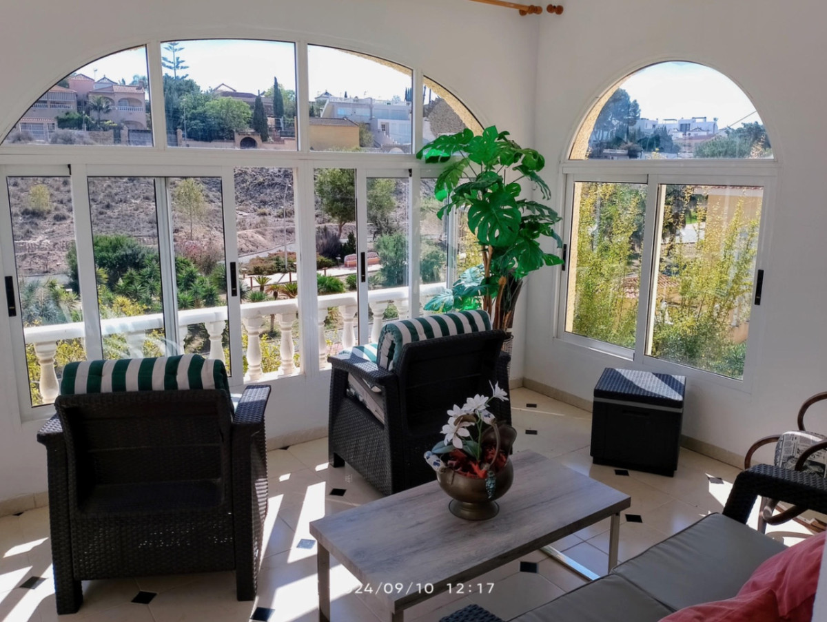 For sale - 7 Bedroom 2 Bathroom House - Detached Villa in Torrevieja - Torrevieja Centro  - Alicante