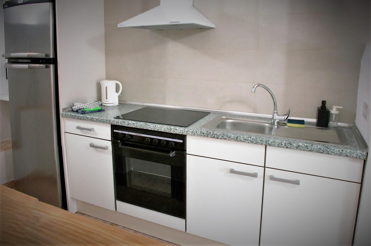 For sale - 7 Bedroom 2 Bathroom House - Detached Villa in Torrevieja - Torrevieja Centro  - Alicante