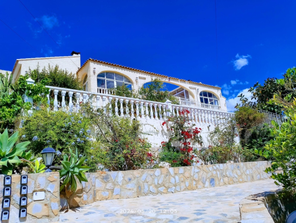 For sale - 7 Bedroom 2 Bathroom House - Detached Villa in Torrevieja - Torrevieja Centro  - Alicante