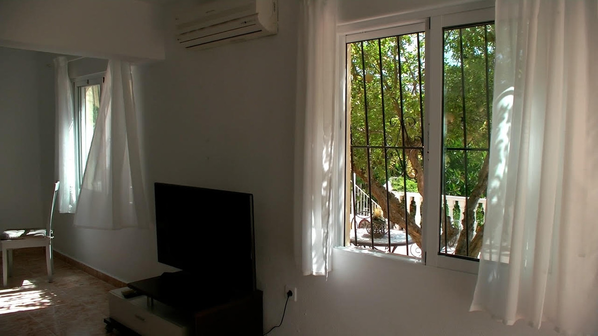 For sale - 7 Bedroom 2 Bathroom House - Detached Villa in Torrevieja - Torrevieja Centro  - Alicante