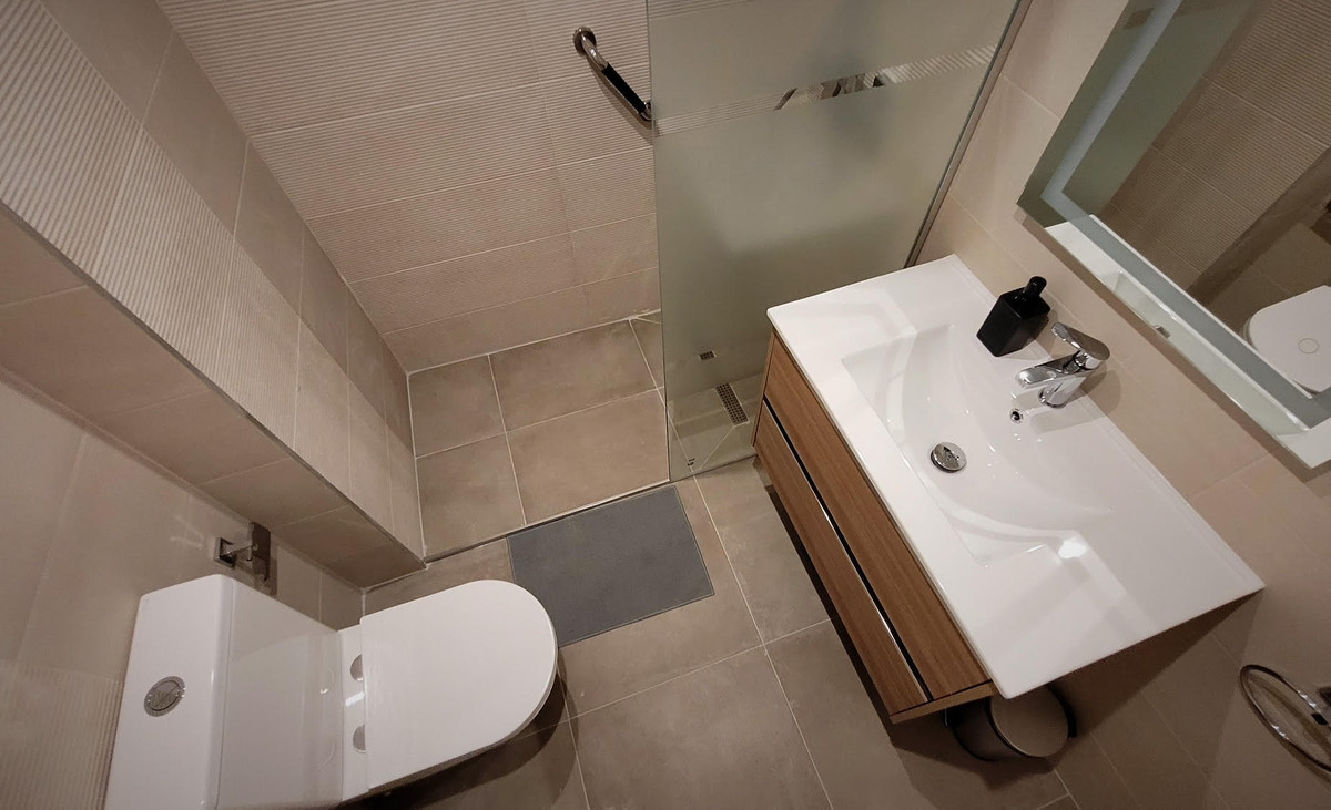 For sale - 7 Bedroom 2 Bathroom House - Detached Villa in Torrevieja - Torrevieja Centro  - Alicante