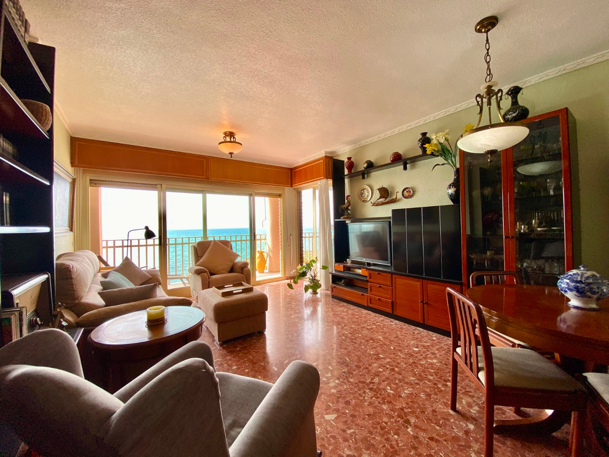 For sale - 3 Bedroom 2 Bathroom Apartment - Middle Floor Apartment in Torrevieja - Playa Del Cura  - Alicante