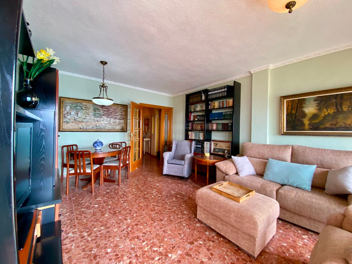 For sale - 3 Bedroom 2 Bathroom Apartment - Middle Floor Apartment in Torrevieja - Playa Del Cura  - Alicante