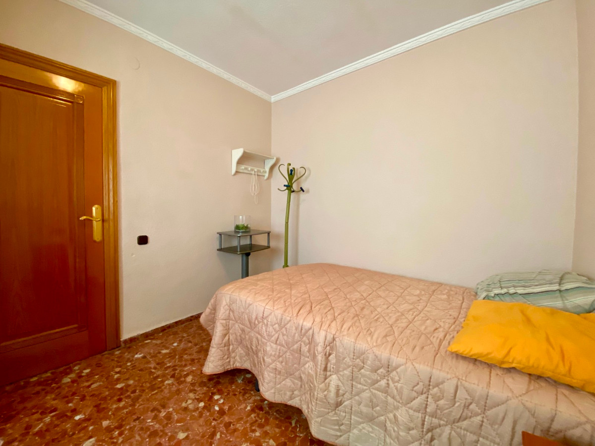 For sale - 3 Bedroom 2 Bathroom Apartment - Middle Floor Apartment in Torrevieja - Playa Del Cura  - Alicante
