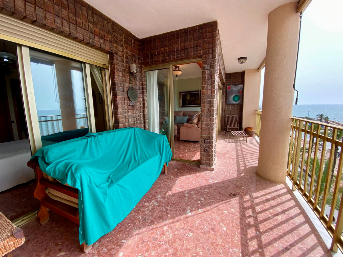 For sale - 3 Bedroom 2 Bathroom Apartment - Middle Floor Apartment in Torrevieja - Playa Del Cura  - Alicante