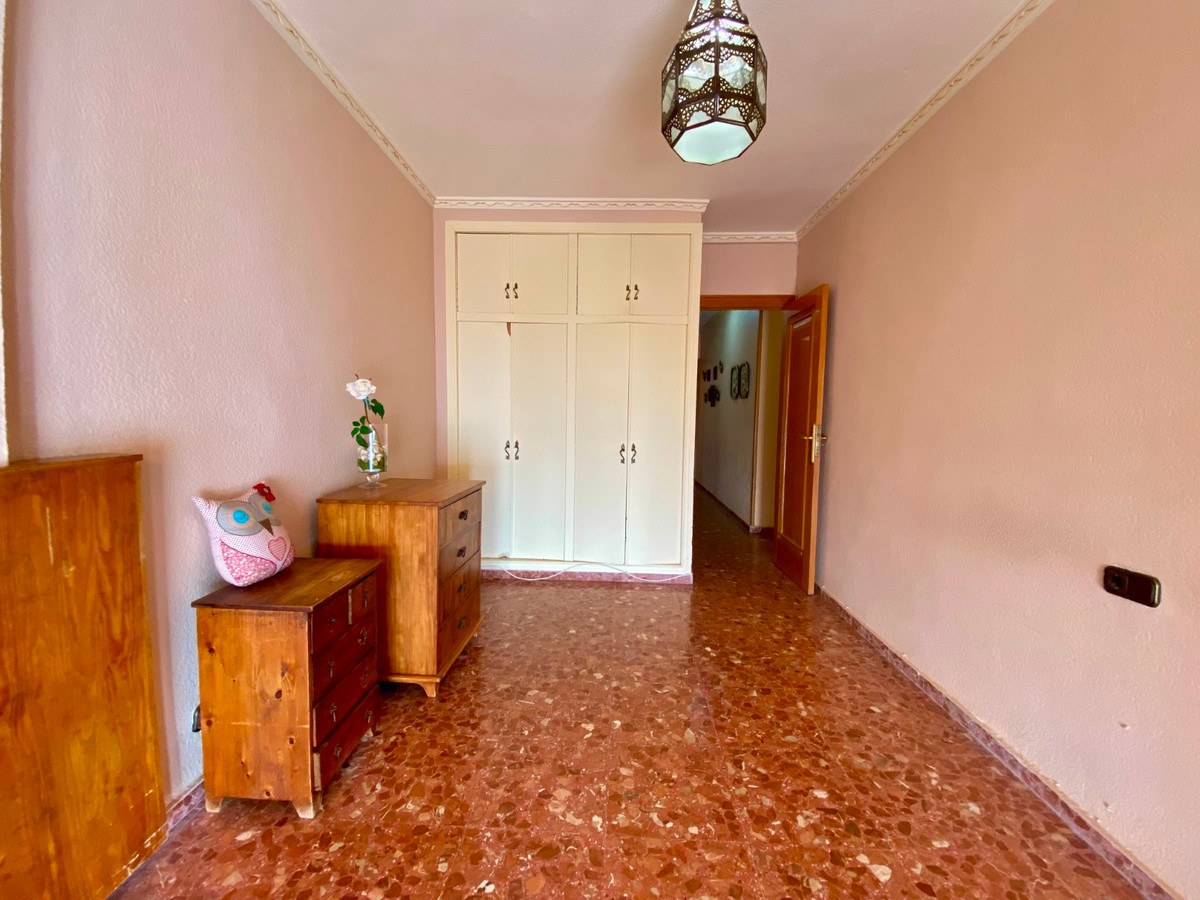 For sale - 3 Bedroom 2 Bathroom Apartment - Middle Floor Apartment in Torrevieja - Playa Del Cura  - Alicante