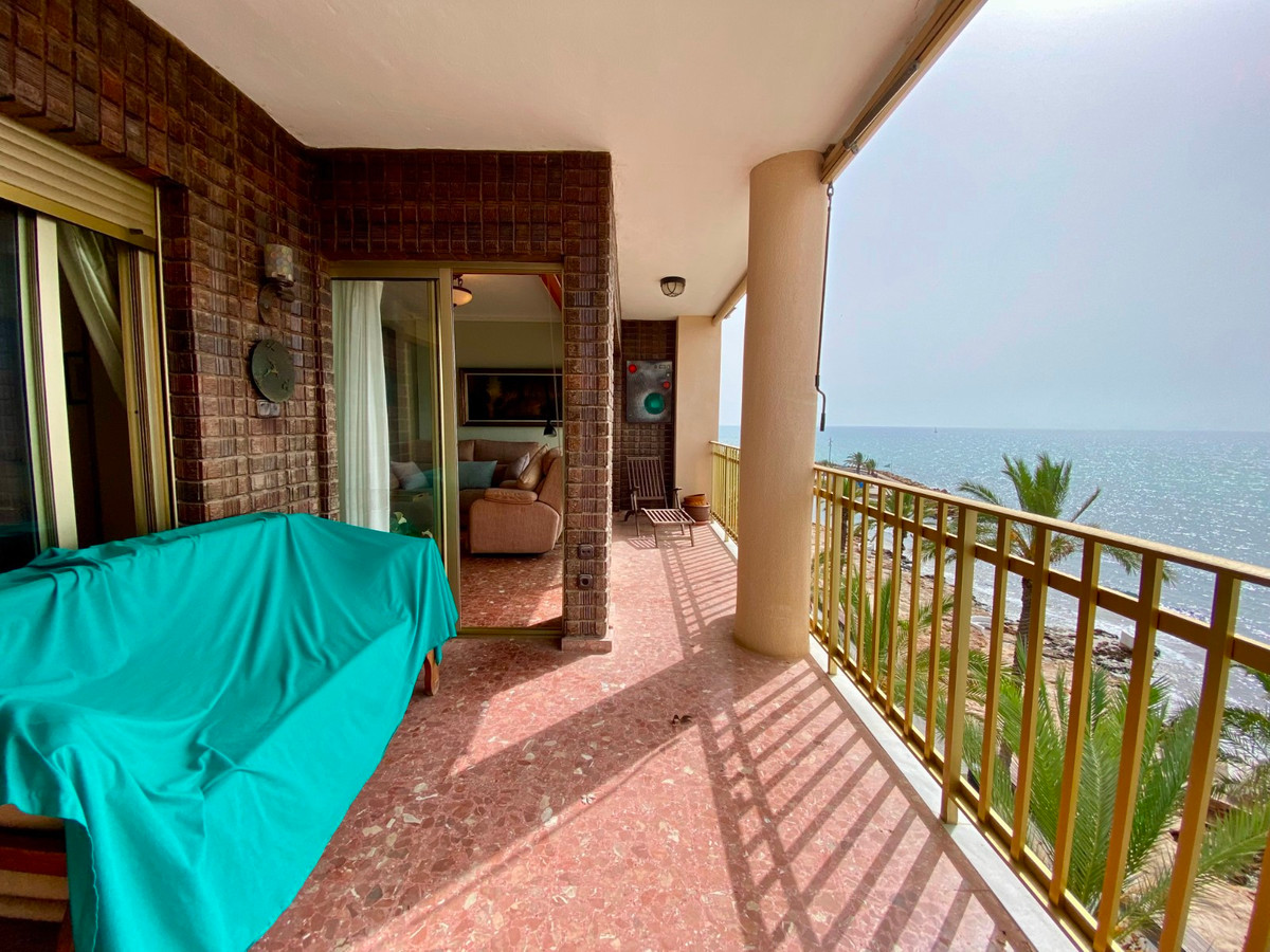 For sale - 3 Bedroom 2 Bathroom Apartment - Middle Floor Apartment in Torrevieja - Playa Del Cura  - Alicante
