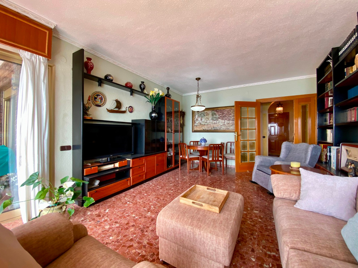 For sale - 3 Bedroom 2 Bathroom Apartment - Middle Floor Apartment in Torrevieja - Playa Del Cura  - Alicante