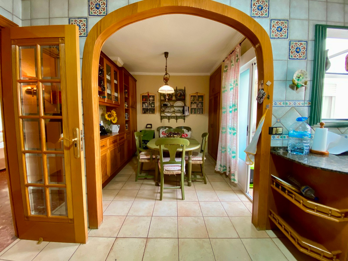 For sale - 3 Bedroom 2 Bathroom Apartment - Middle Floor Apartment in Torrevieja - Playa Del Cura  - Alicante