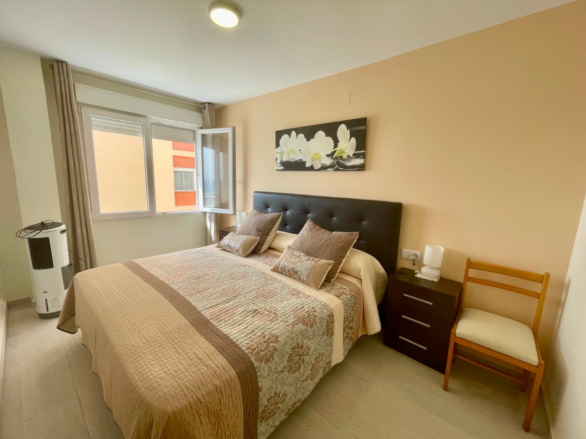 For sale - 3 Bedroom 1 Bathroom Apartment - Middle Floor Apartment in Torrevieja - Playa Del Cura  - Alicante