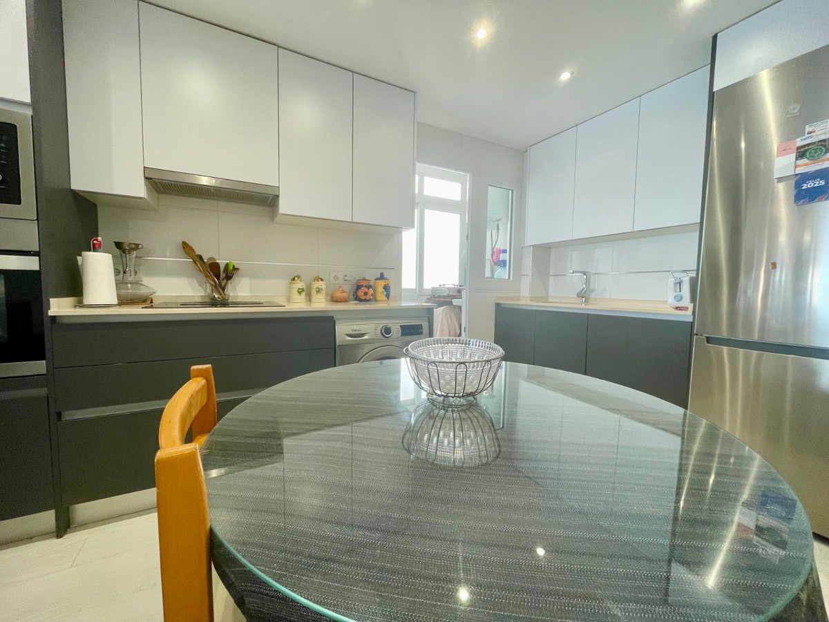 For sale - 3 Bedroom 1 Bathroom Apartment - Middle Floor Apartment in Torrevieja - Playa Del Cura  - Alicante