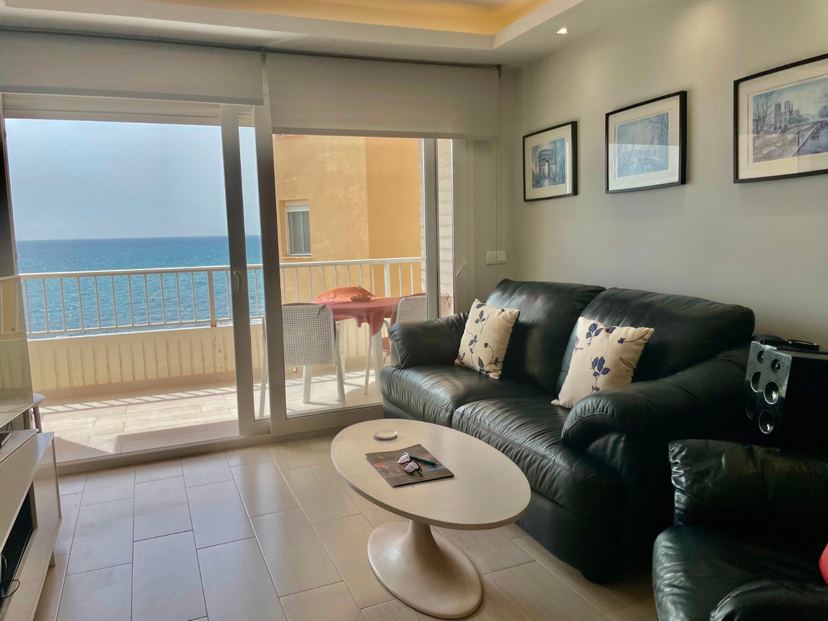 For sale - 3 Bedroom 1 Bathroom Apartment - Middle Floor Apartment in Torrevieja - Playa Del Cura  - Alicante