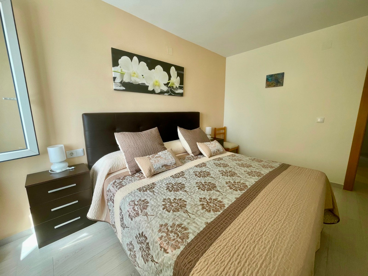 For sale - 3 Bedroom 1 Bathroom Apartment - Middle Floor Apartment in Torrevieja - Playa Del Cura  - Alicante