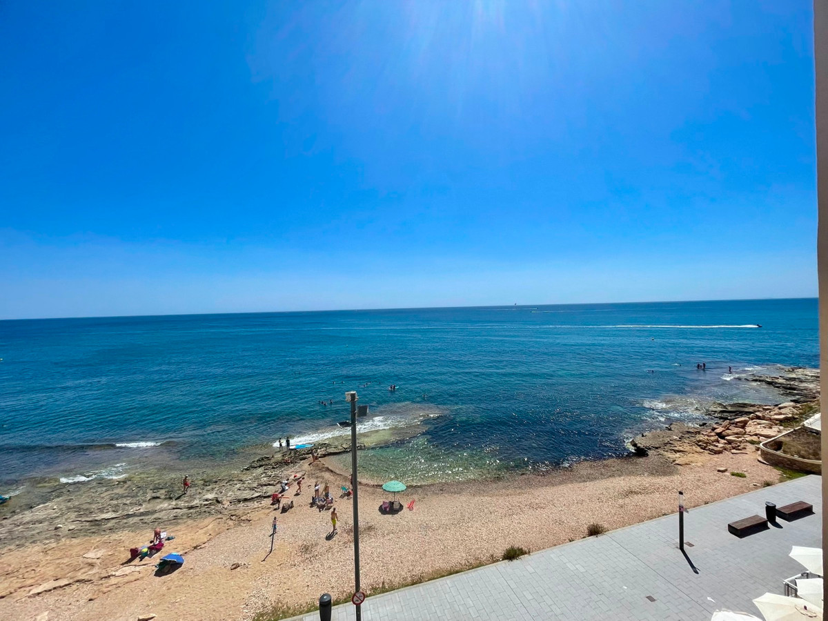 For sale - 3 Bedroom 1 Bathroom Apartment - Middle Floor Apartment in Torrevieja - Playa Del Cura  - Alicante