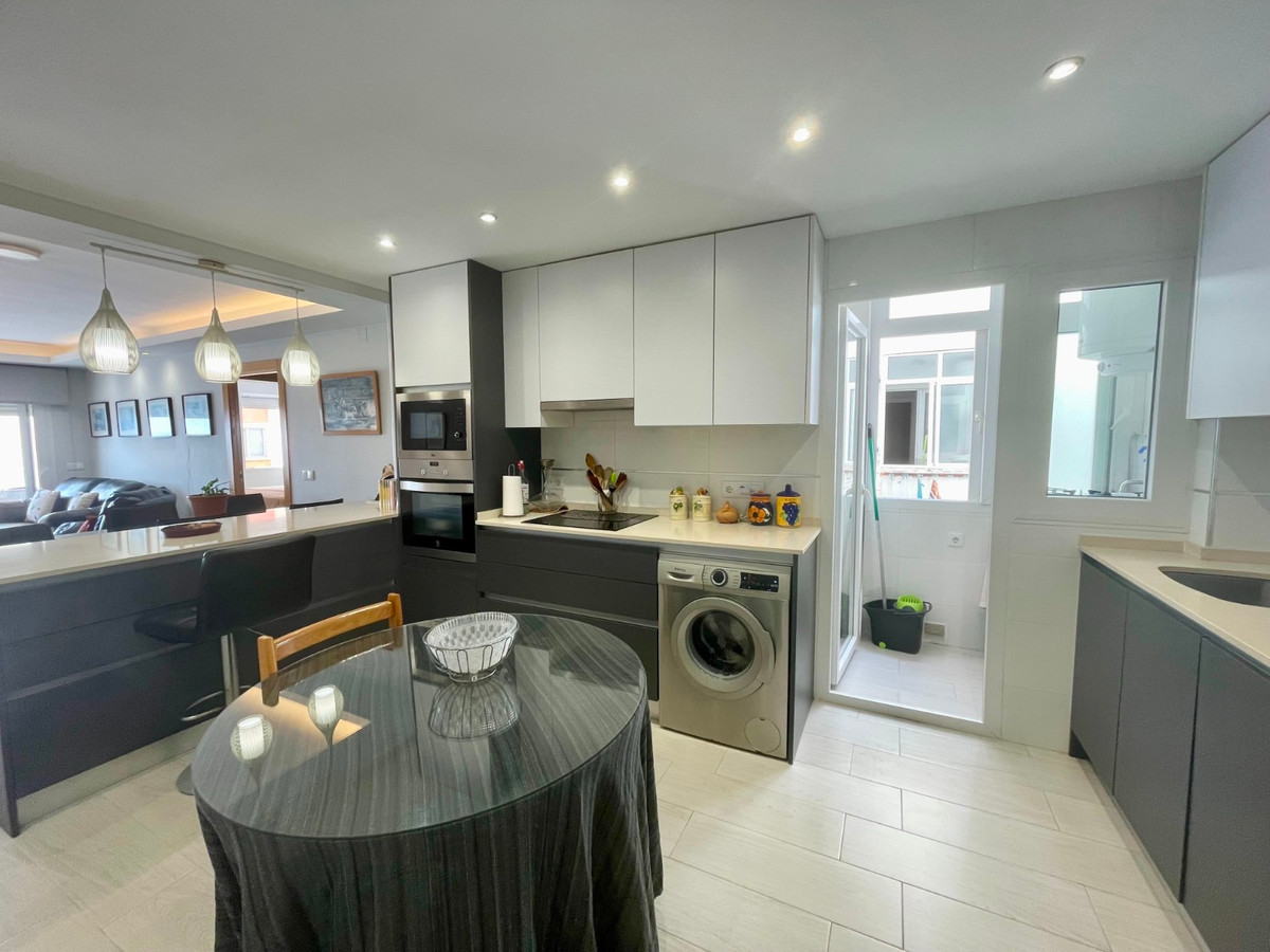 For sale - 3 Bedroom 1 Bathroom Apartment - Middle Floor Apartment in Torrevieja - Playa Del Cura  - Alicante