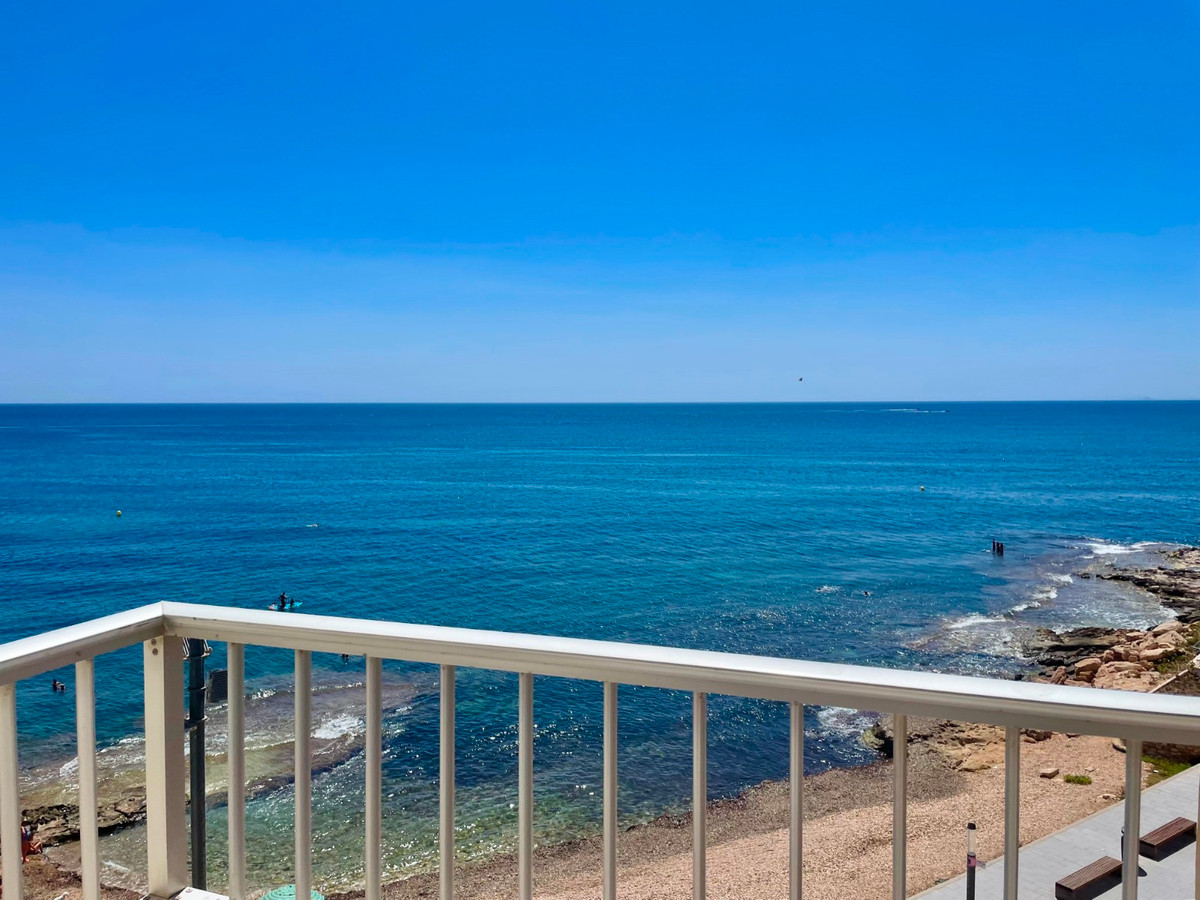 For sale - 3 Bedroom 1 Bathroom Apartment - Middle Floor Apartment in Torrevieja - Playa Del Cura  - Alicante