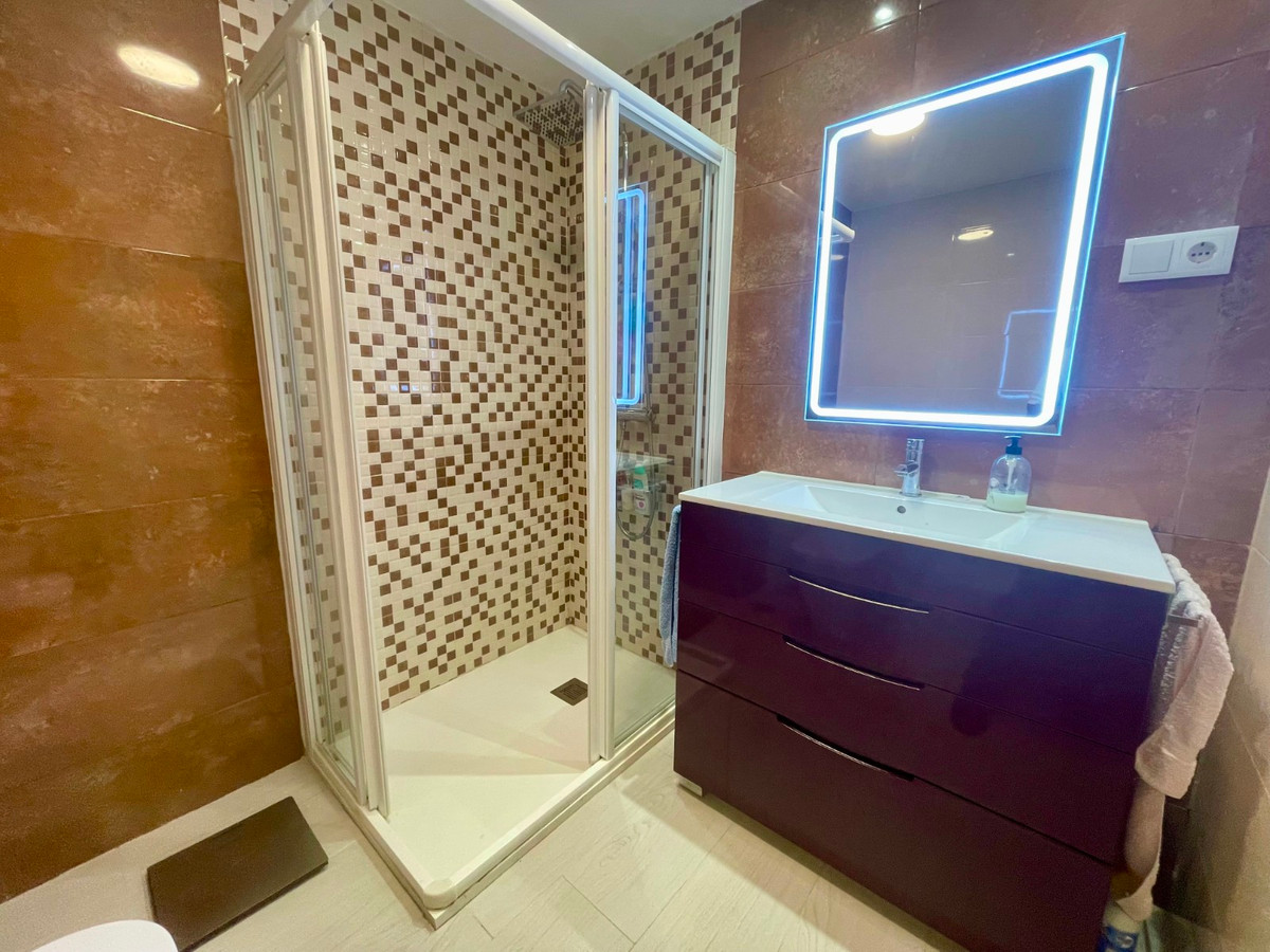 For sale - 3 Bedroom 1 Bathroom Apartment - Middle Floor Apartment in Torrevieja - Playa Del Cura  - Alicante
