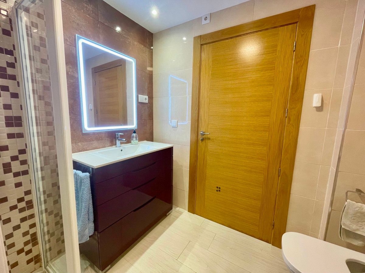 For sale - 3 Bedroom 1 Bathroom Apartment - Middle Floor Apartment in Torrevieja - Playa Del Cura  - Alicante