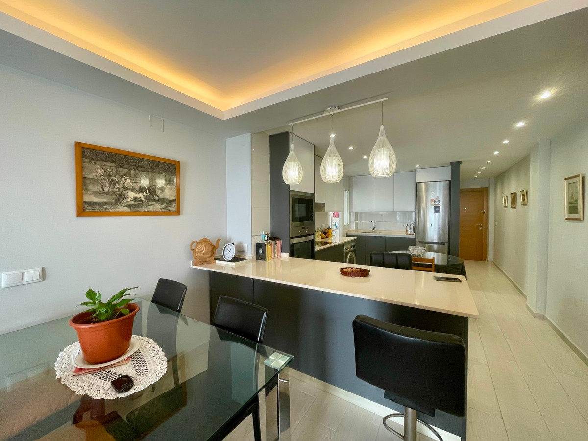 For sale - 3 Bedroom 1 Bathroom Apartment - Middle Floor Apartment in Torrevieja - Playa Del Cura  - Alicante