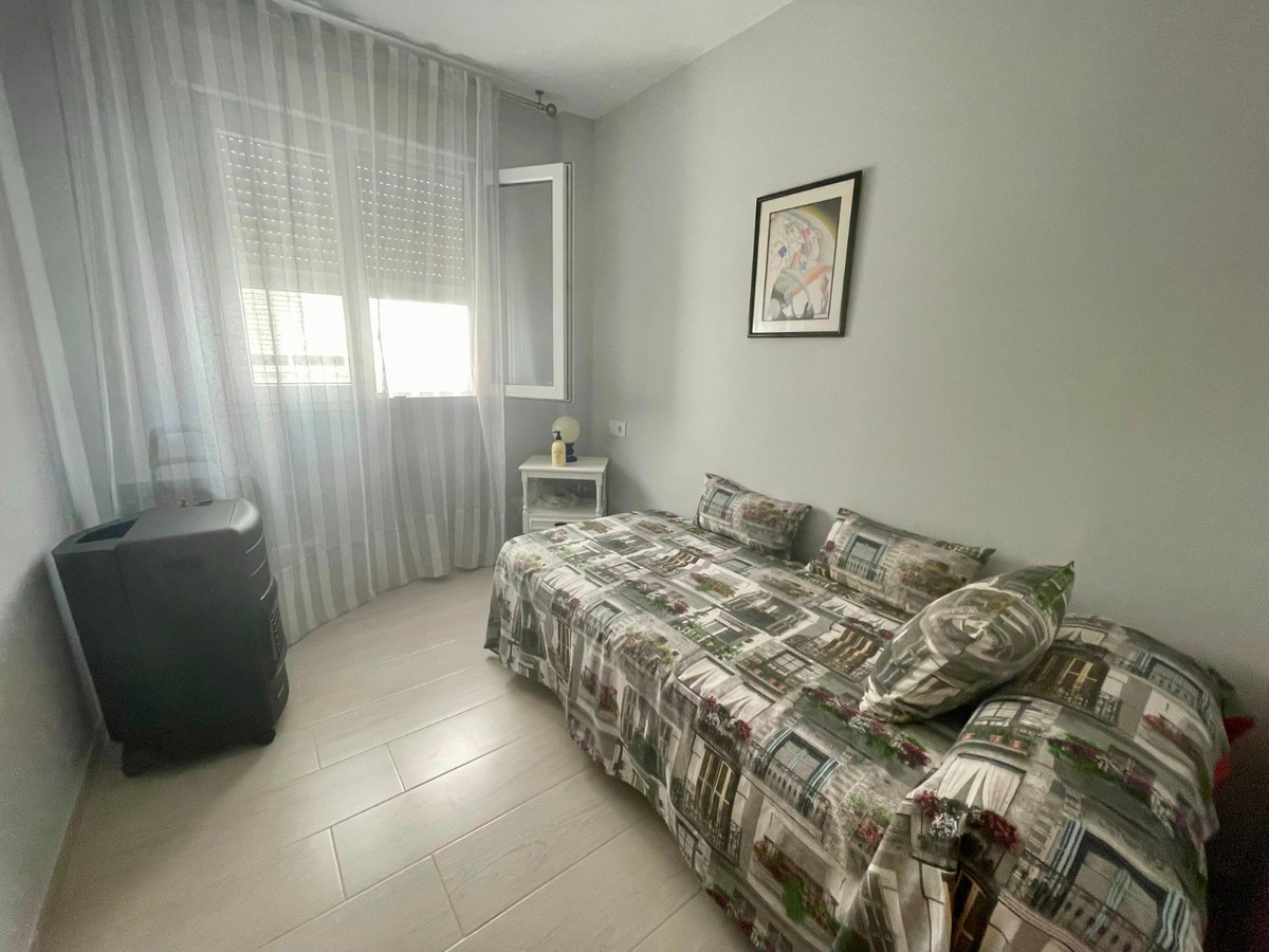 For sale - 3 Bedroom 1 Bathroom Apartment - Middle Floor Apartment in Torrevieja - Playa Del Cura  - Alicante