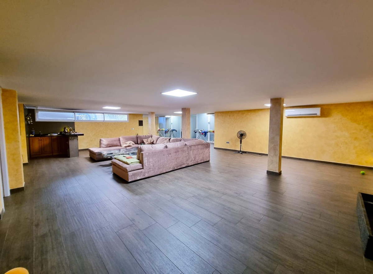 For sale - 5 Bedroom 5 Bathroom House - Detached Villa in Torrevieja - La Mata  - Alicante