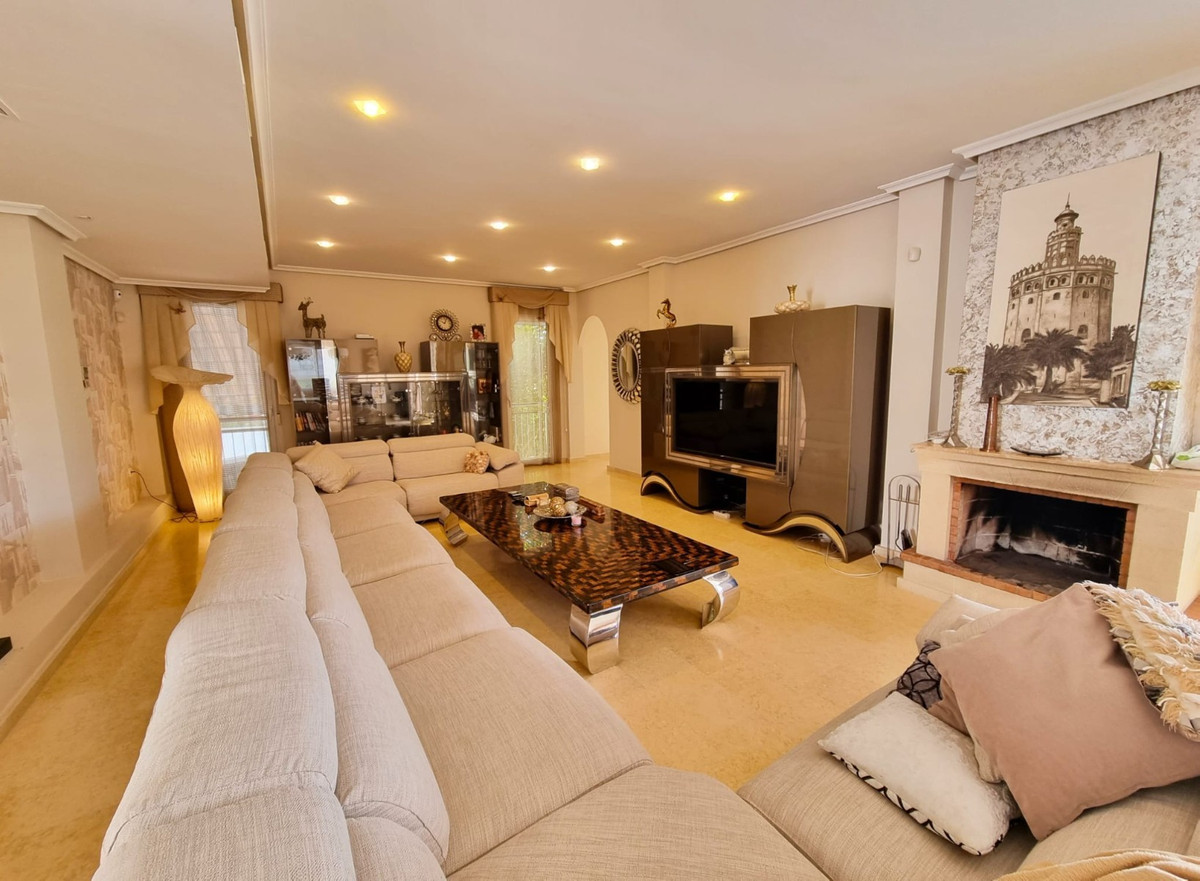 For sale - 5 Bedroom 5 Bathroom House - Detached Villa in Torrevieja - La Mata  - Alicante