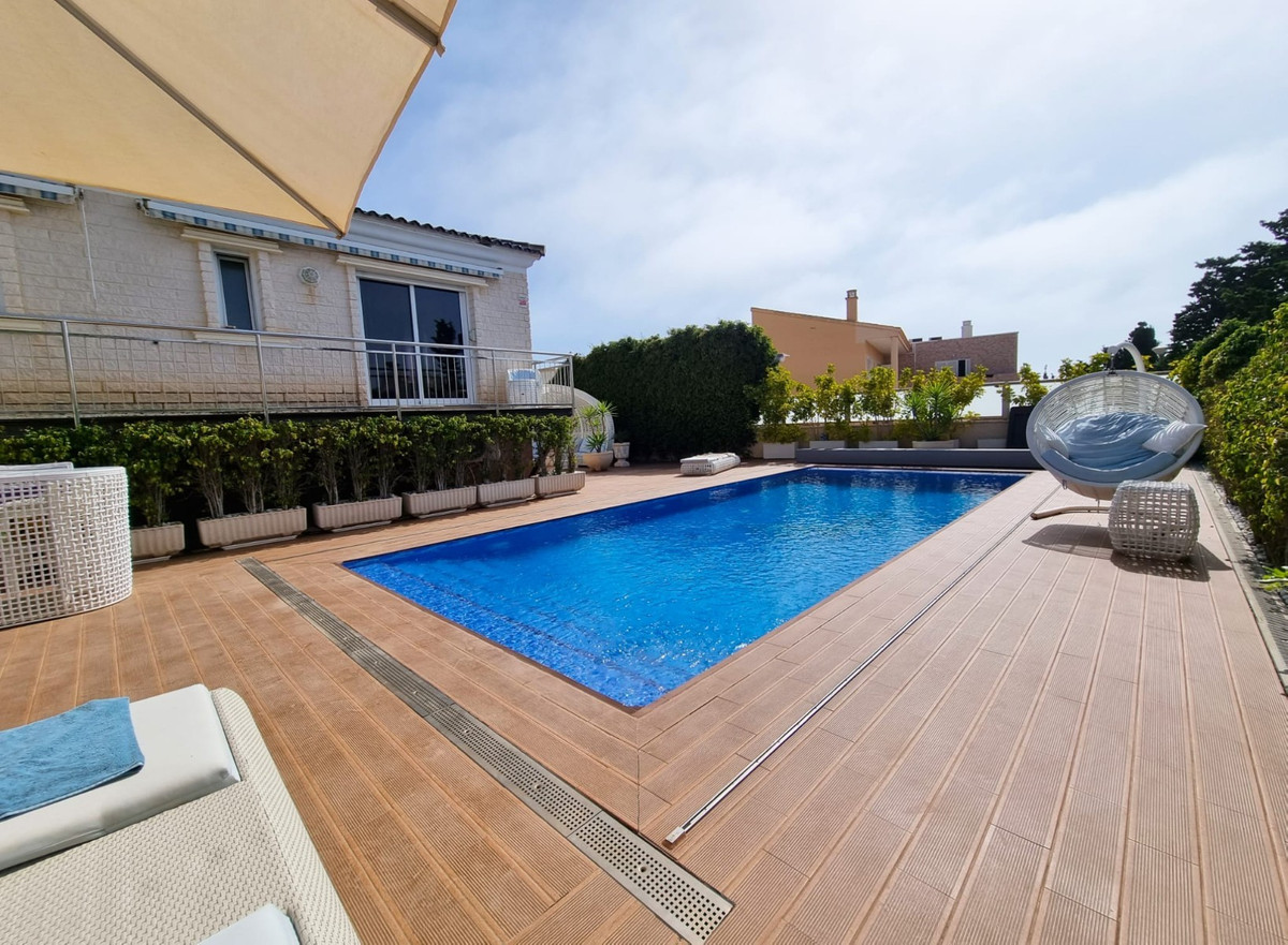 For sale - 5 Bedroom 5 Bathroom House - Detached Villa in Torrevieja - La Mata  - Alicante
