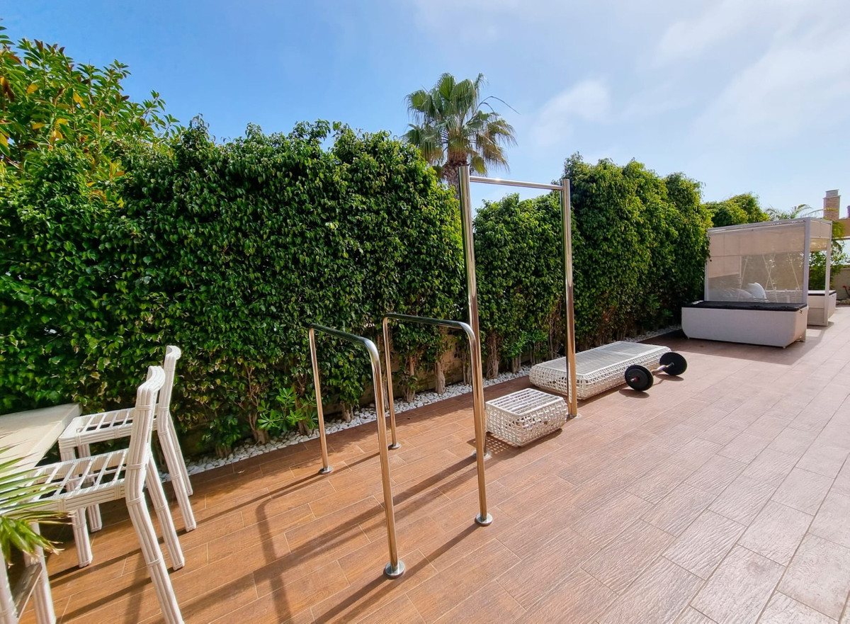 For sale - 5 Bedroom 5 Bathroom House - Detached Villa in Torrevieja - La Mata  - Alicante