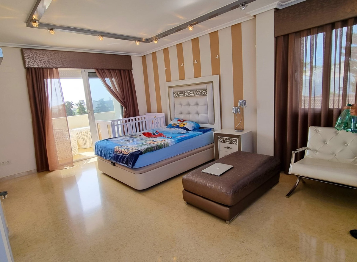 For sale - 5 Bedroom 5 Bathroom House - Detached Villa in Torrevieja - La Mata  - Alicante