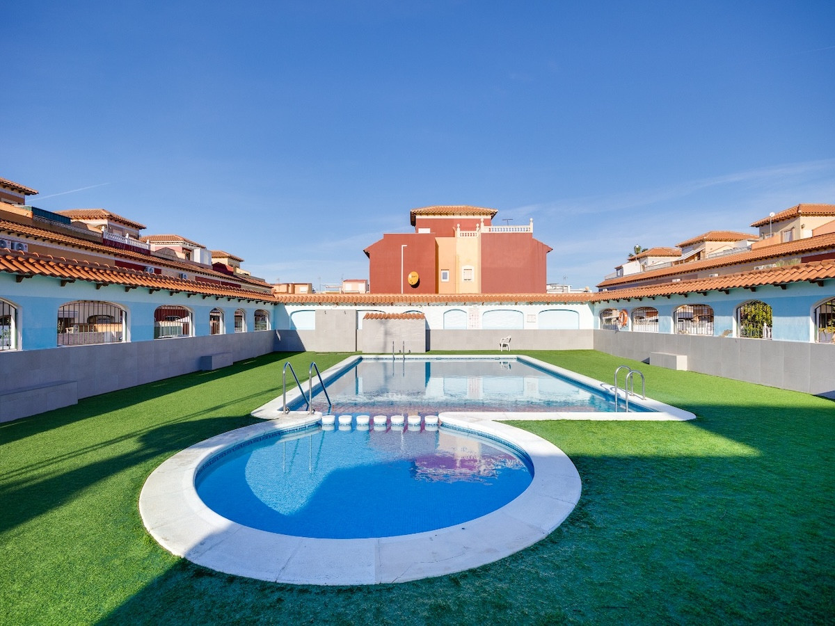For sale - 2 Bedroom 2 Bathroom Townhouse in Torrevieja - Torrevieja - Alicante