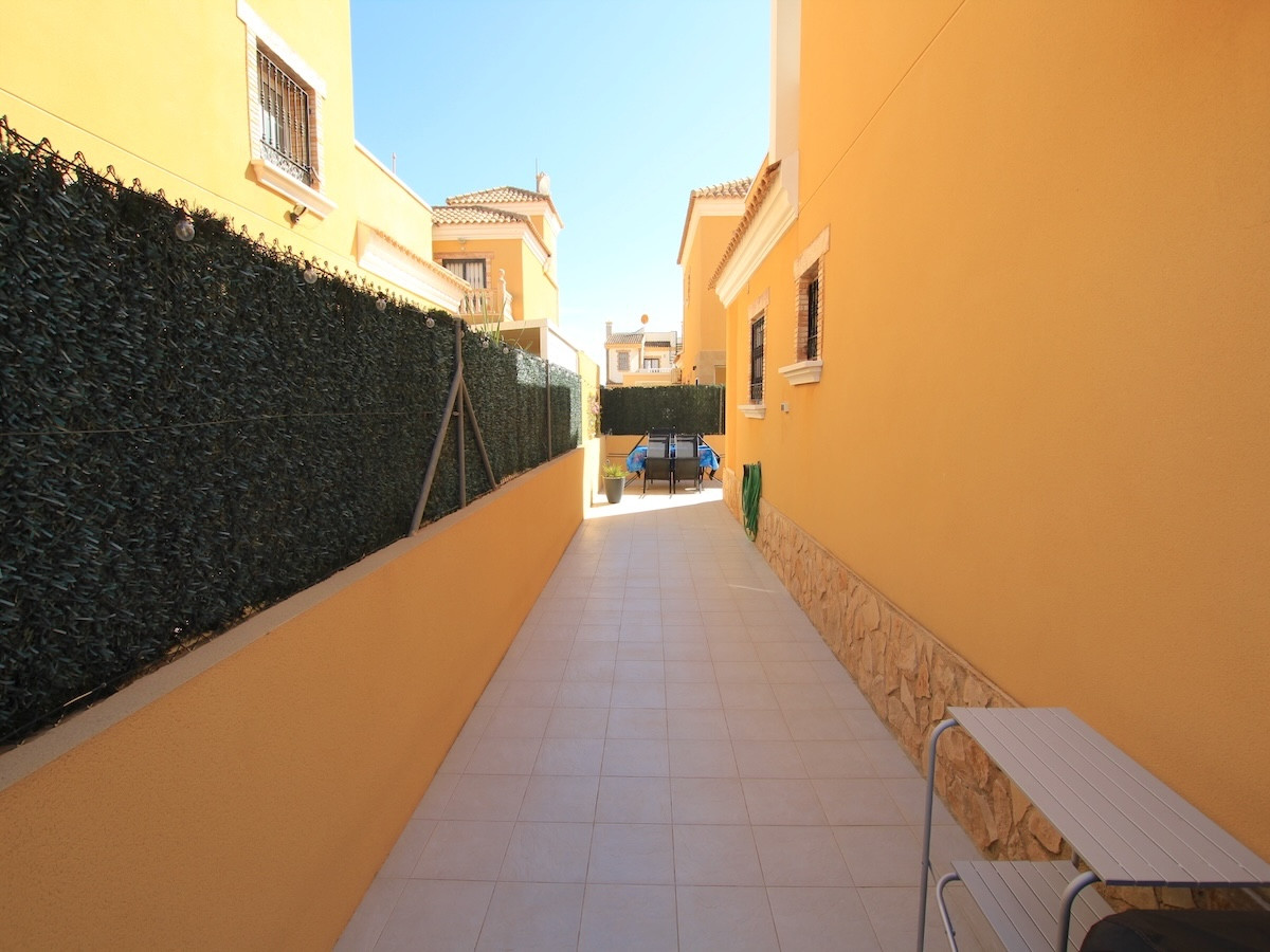 For sale - 3 Bedroom 2 Bathroom Detached Villa in El Raso - Guardamar del Segura Centro  - Alicante