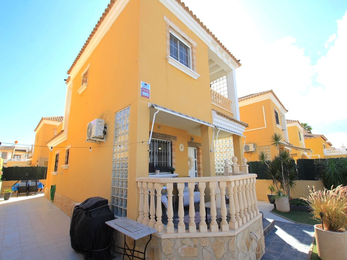 For sale - 3 Bedroom 2 Bathroom Detached Villa in El Raso - Guardamar del Segura Centro  - Alicante