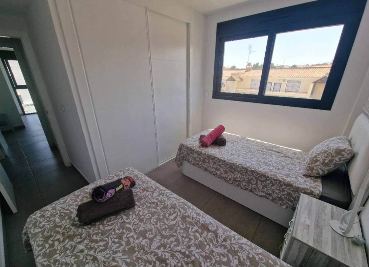 For sale - 2 Bedroom 2 Bathroom Apartment - Middle Floor Apartment in Orihuela - Villamartin  - Alicante