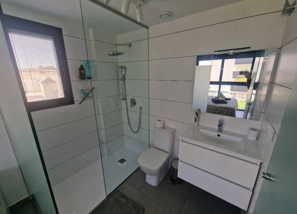 For sale - 2 Bedroom 2 Bathroom Apartment - Middle Floor Apartment in Orihuela - Villamartin  - Alicante