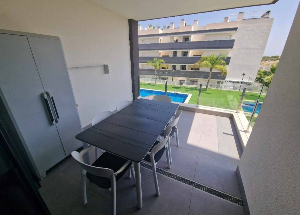 For sale - 2 Bedroom 2 Bathroom Apartment - Middle Floor Apartment in Orihuela - Villamartin  - Alicante
