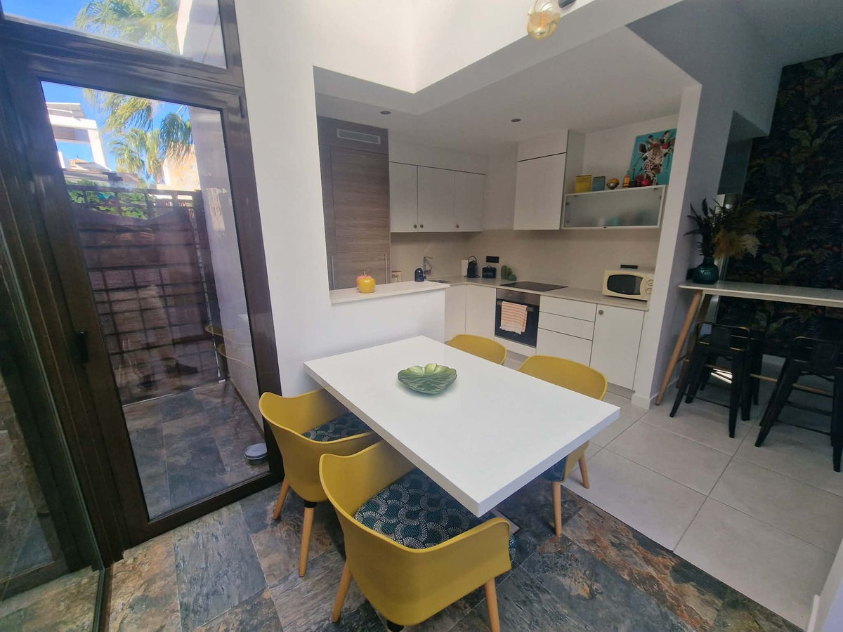 For sale - 2 Bedroom 1 Bathroom House - Detached Villa in Orihuela - Orihuela Centro  - Alicante