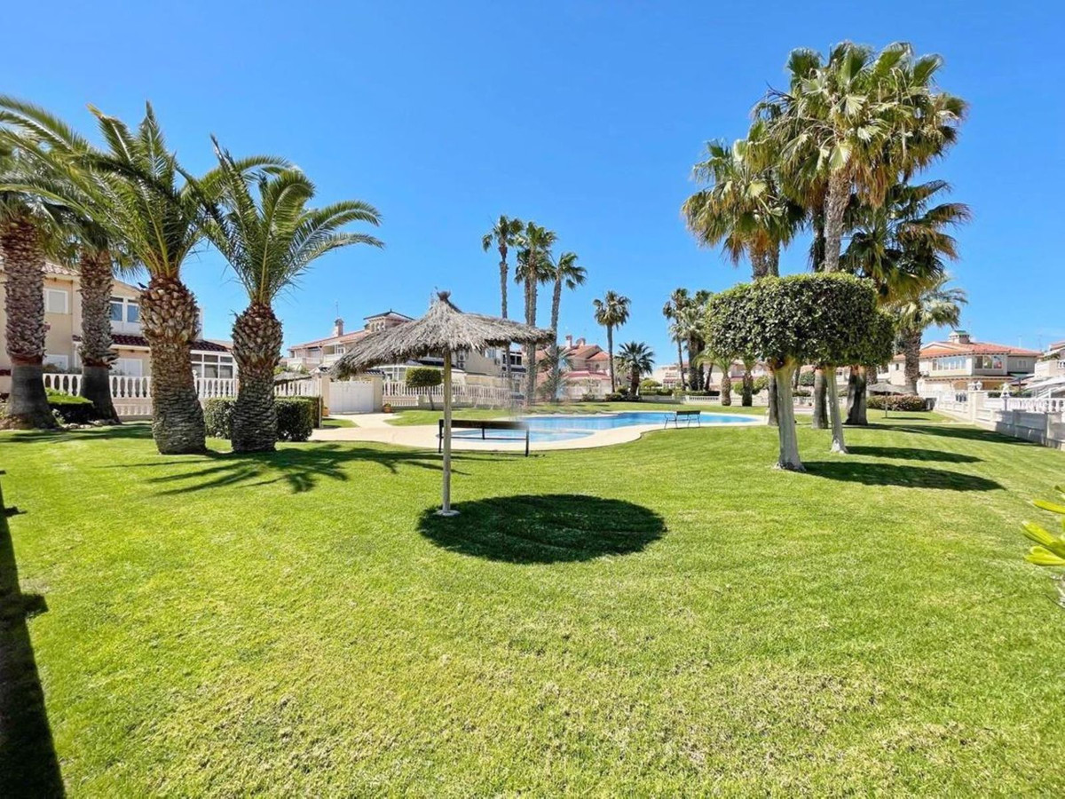 For sale - 1 Bedroom 1 Bathroom Apartment - Top Floor Apartment in Orihuela - Orihuela Costa  - Alicante