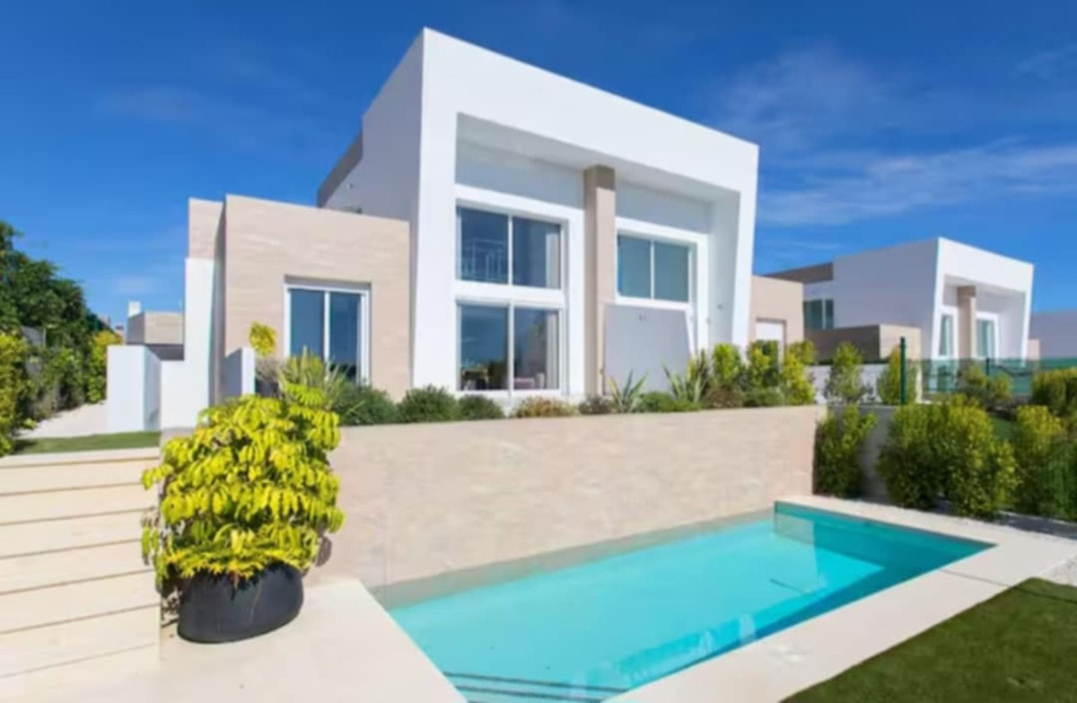 For sale - 5 Bedroom 3 Bathroom House - Detached Villa in Algorfa - Algorfa Centro  - Alicante