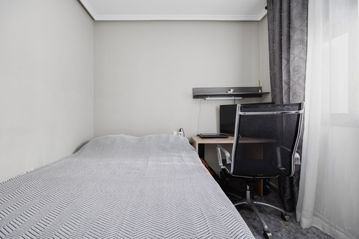 For sale - 3 Bedroom 2 Bathroom Apartment - Middle Floor Apartment in Torrevieja - Torrevieja Centro  - Alicante