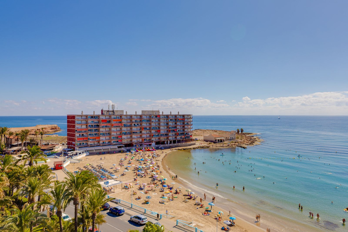 For sale - 3 Bedroom 2 Bathroom Apartment - Middle Floor Apartment in Torrevieja - Torrevieja Centro  - Alicante