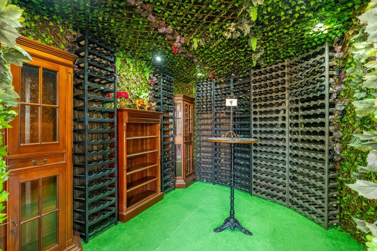 For sale - 6 Bedroom 3 Bathroom House - Detached Villa in Torrevieja - El Chaparral  - Alicante