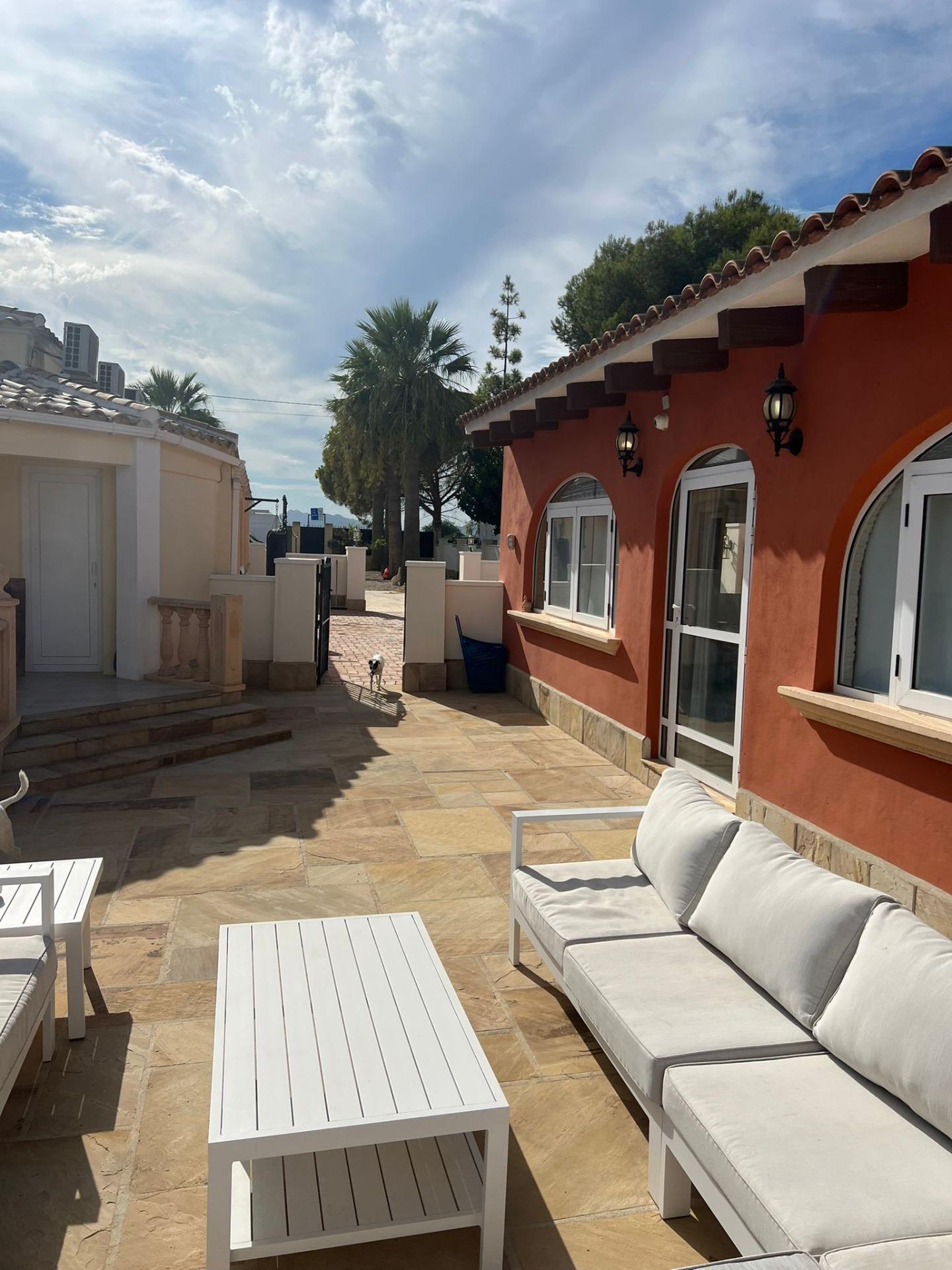 For sale - 5 Bedroom 3 Bathroom Villa in Almoradi - Almoradí  - Alicante