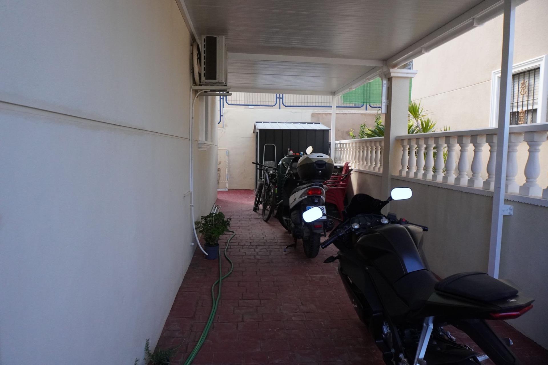 For sale - 3 Bedroom 2 Bathroom Villa in San Miguel de Salinas - San Miguel De Salinas  - Alicante