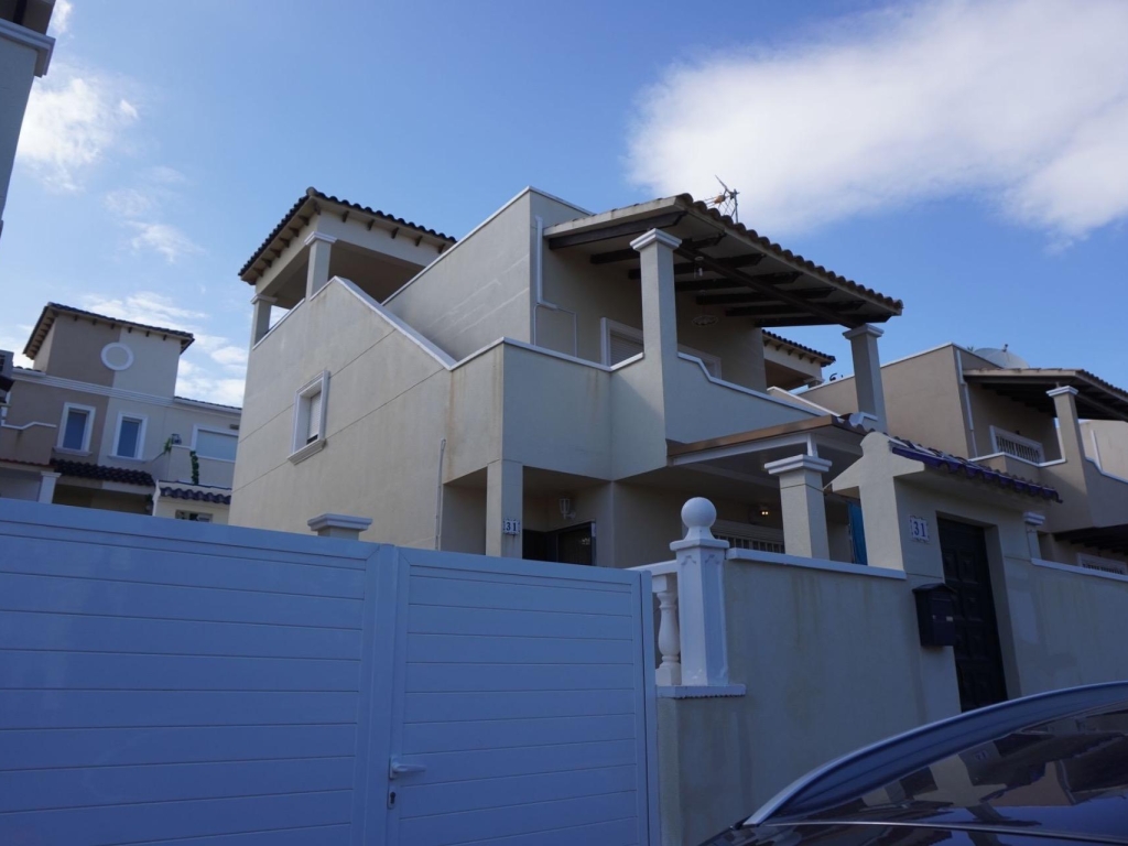 3 Bedroom 2 Bathroom Villa in San Miguel de Salinas