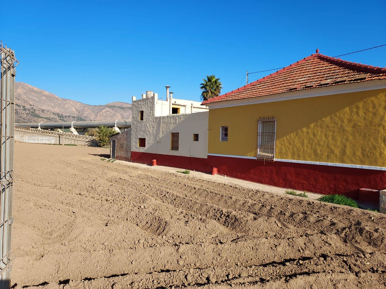 For sale - 4 Bedroom 1 Bathroom Country House in Orihuela - Desamparados  - Alicante