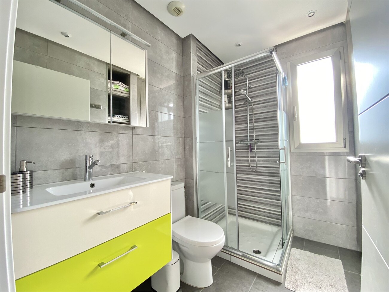 For sale - 4 Bedroom 3 Bathroom Penthouse Penthouse in Villamartin - Los Dolses  - Alicante