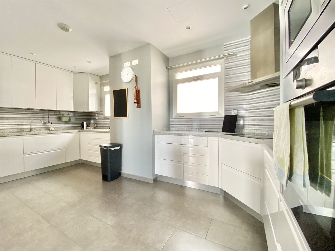 For sale - 4 Bedroom 3 Bathroom Penthouse Penthouse in Villamartin - Los Dolses  - Alicante