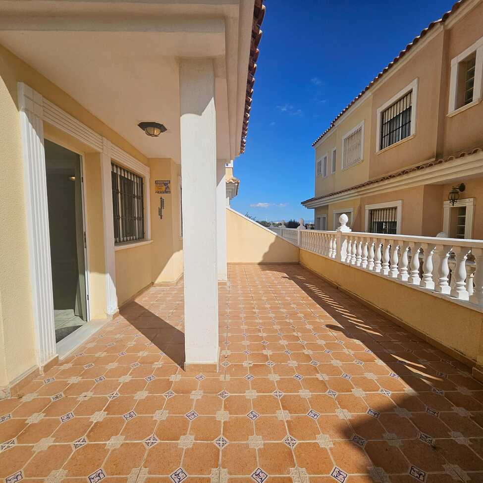 For sale - 3 Bedroom 2 Bathroom Villa in Guardamar del Segura - Campomar  - Alicante