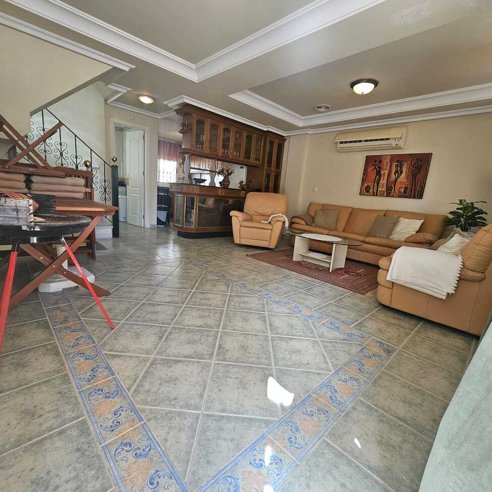 For sale - 3 Bedroom 2 Bathroom Villa in Guardamar del Segura - Campomar  - Alicante